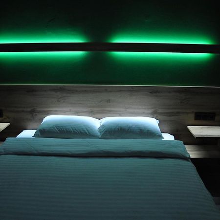 フル ハウス ホテル&カプセル ホステル リウネ エクステリア 写真 A room at the hotel